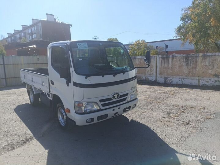 Бортовой грузовик Toyota Dyna, 2014