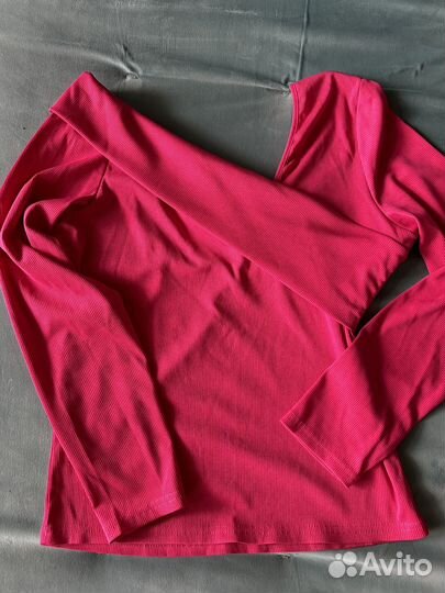 Лонгслив с вырезом на одно плечо