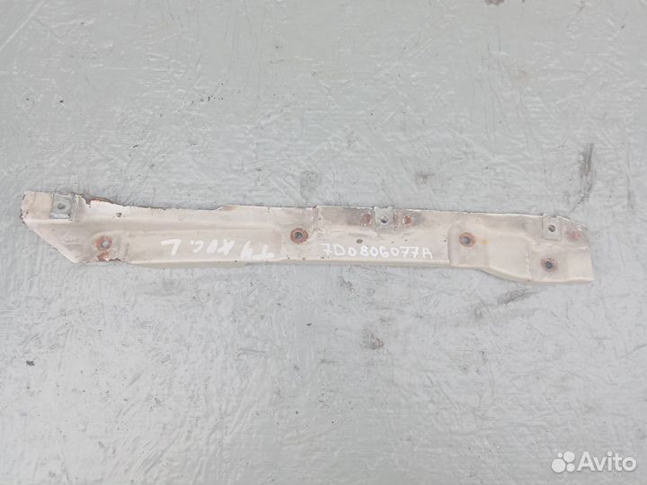 Кронштейн крепления крыла левый Транспортер Т4