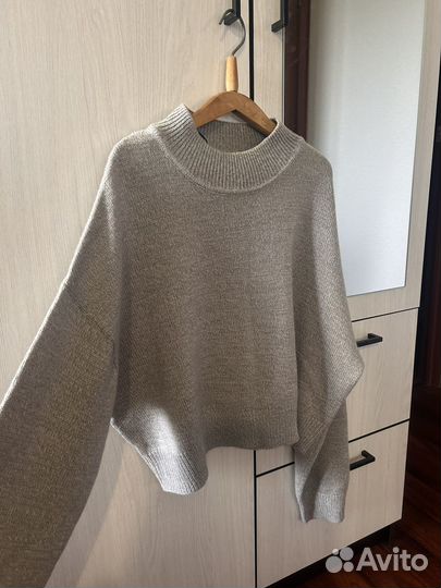 Укароченный женский свитер