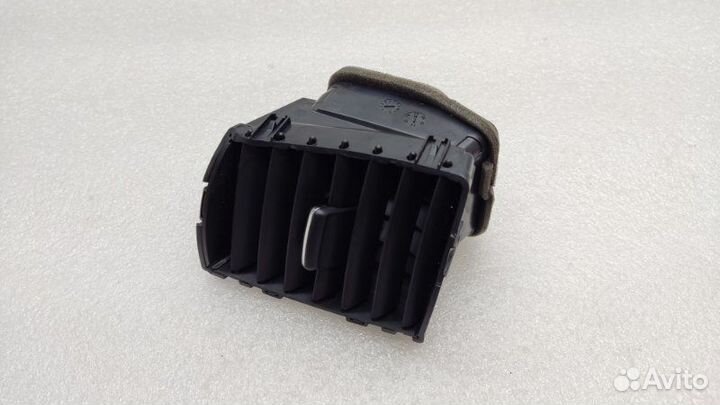 Дефлектор воздушный правый Mitsubishi Outlander GF