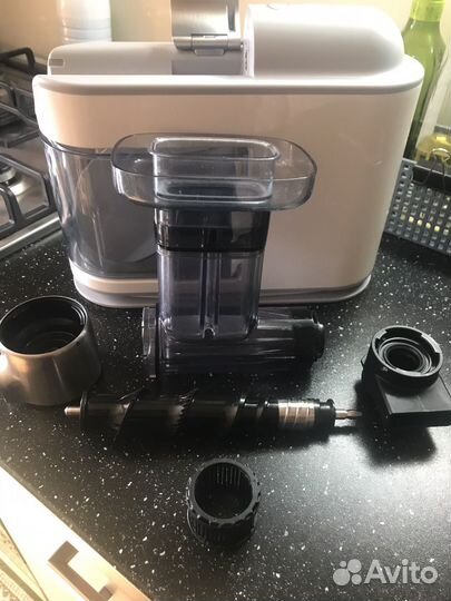 Соковыжималка шнековая Philips HR1945/80