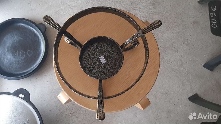 Подставка под садж (Непал), казан