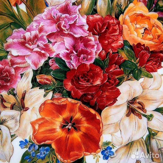 Фарфоровая тарелка