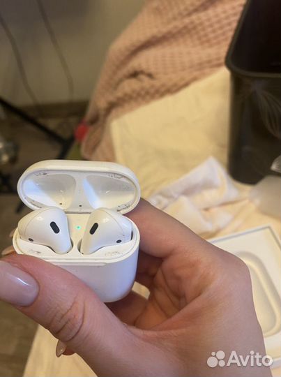 Наушники apple airpods. Наушники и кейс