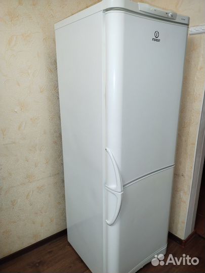 Холодильник indesit