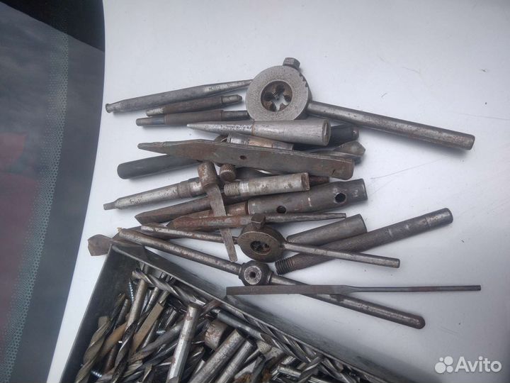 Сверла по металлу СССР, метчики, резцы, напильник