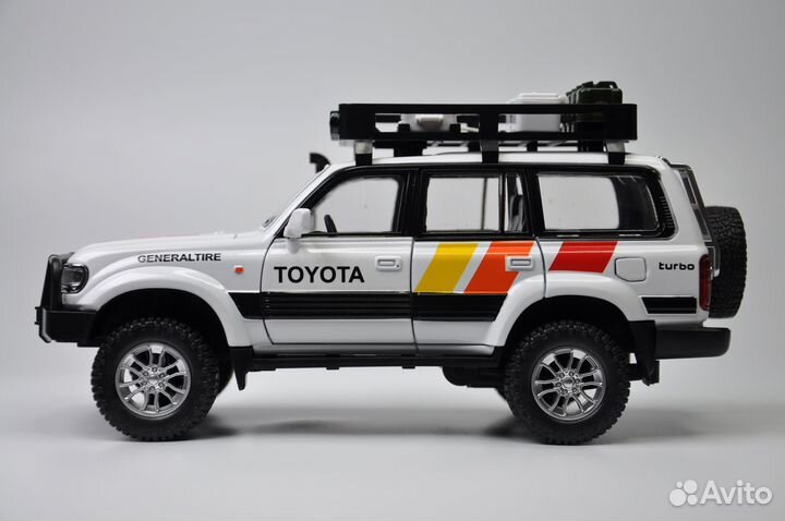 Модель авто Toyota Land Cruiser 80 Off-road 1:24 м