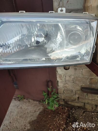 Продам фару шкода октавия тур 2009г.в. оригинал