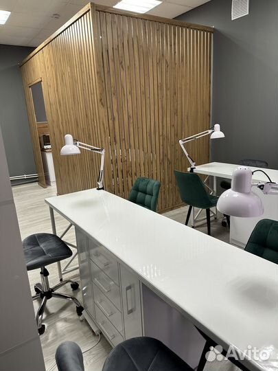 Рабочее место мастера маникюра у ТЦ Три кота