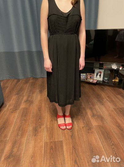 Betty barclay платье, черное, с плиссированной юбк