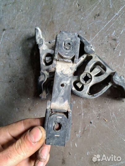 Крепление глушителя BMW E53