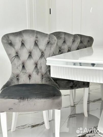 Стол и стулья новые