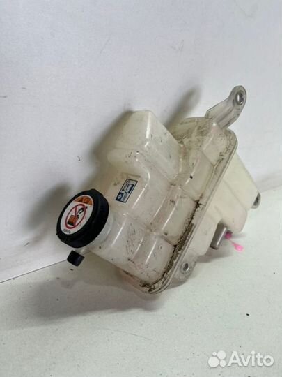 Бачок расширительный передний левый Toyota Land