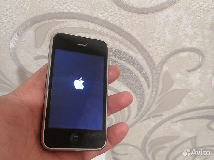 Телефон iPhone 3gs
