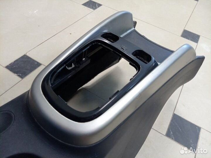 Подлокотник Kia Soul G4FG 2012
