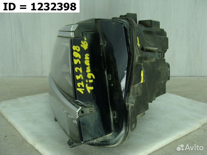 Фара правая Volkswagen Tiguan