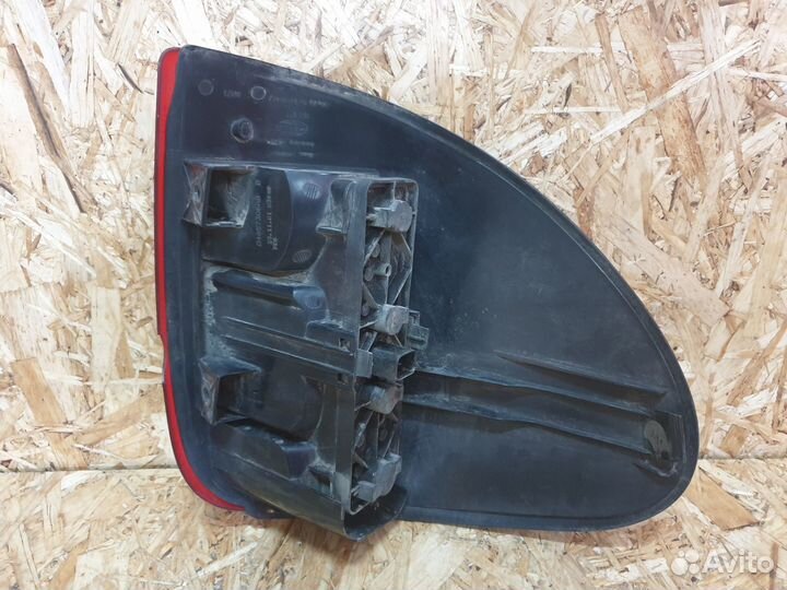 Фонарь задний правый Chrysler Voyager/Caravan