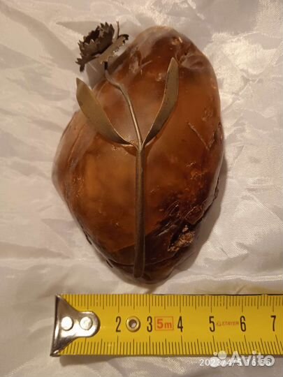 Янтарь с цветком