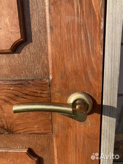 Дверь входная деревянная с коробкой