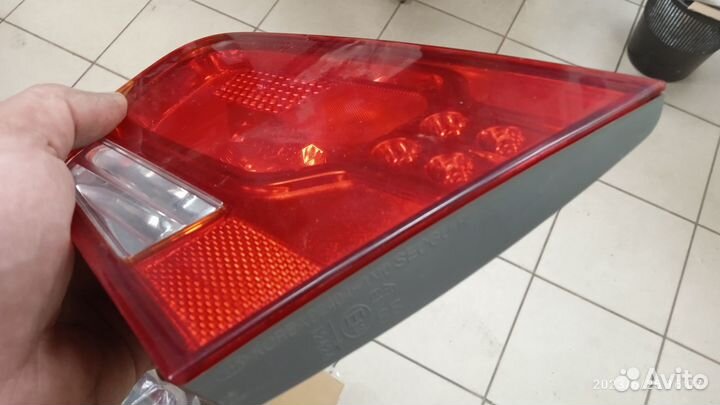 Фонарь задний внутренний правый Kia Cerato 2