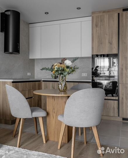 Круглый стол с реечным подстольем