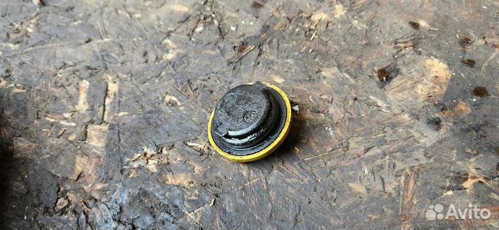 Крышка маслозаливной горловины Opel Astra H 2004