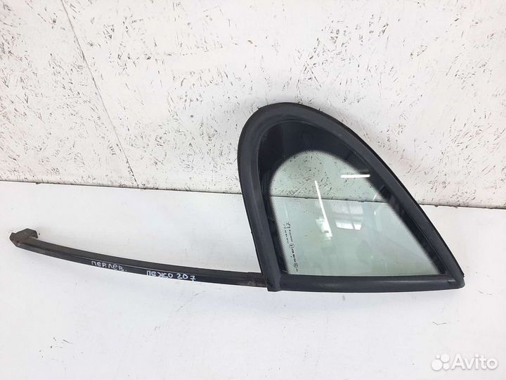 Стекло двери переднее левое Пежо 207