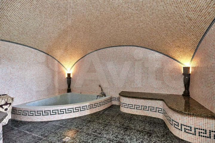 Дом 539 м² на участке 7 сот.