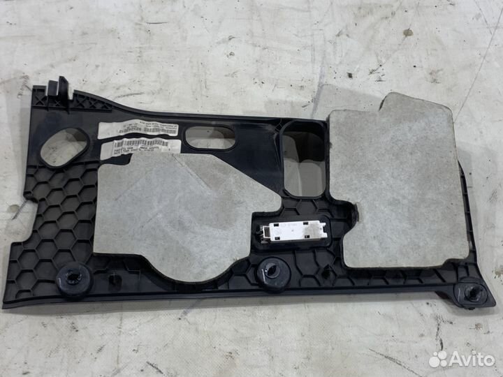 Облицовка пространства для ног правая BMW X6 F16
