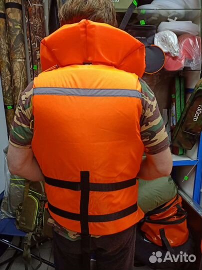 Спасательный жилет для лодки на рыбалку