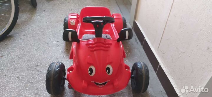 Детская машинка на педалях