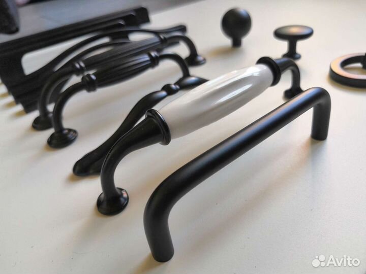 Мебельные ручки черные новые