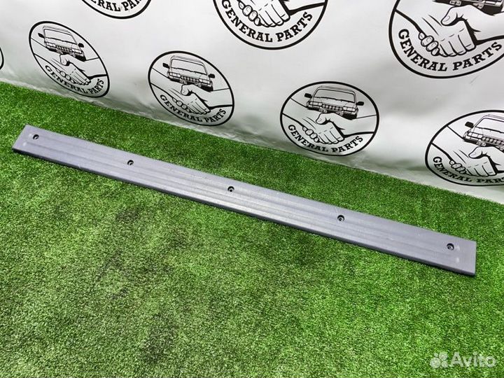 Накладка замка багажника Toyota Land Cruiser Prado