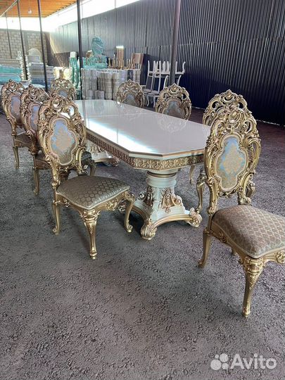 Стол и стулья 