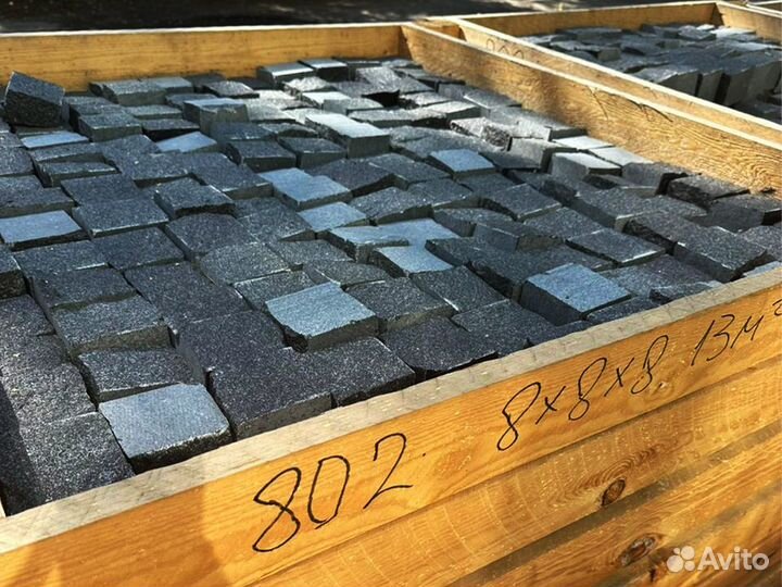 Брусчатка из гранита 80*80*80 пилeно-кoлoтая
