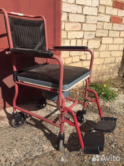 Коляска инвалидная с санитарным оснащением
