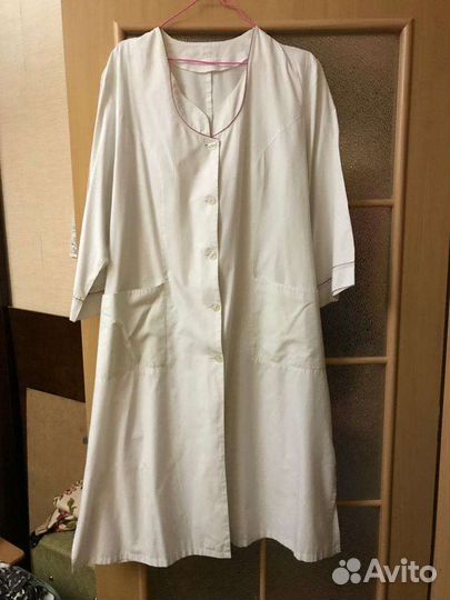 Белый медицинский халат