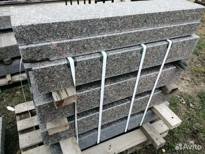Гранитный бордюр