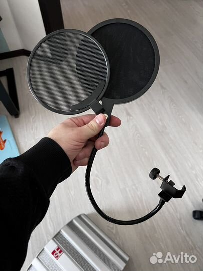 Студийный микрофон akg