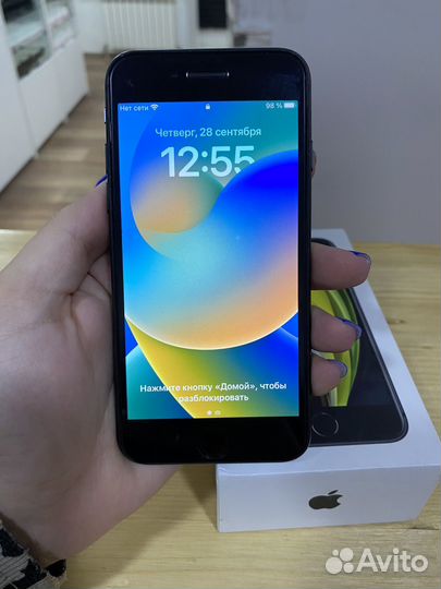 Телефон iPhone se 2020
