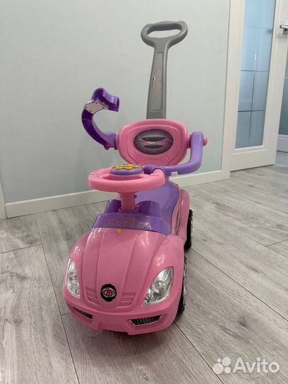 Машинка-каталка розовая с ручкой для родителя
