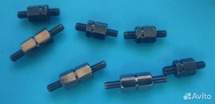 Шпильки (винты) Corsair крепление