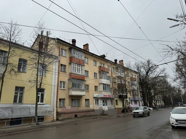 3-к. квартира, 54 м², 1/4 эт.