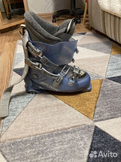 Горнолыжные ботинки atomic