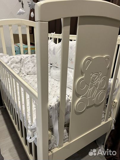 Кроватка и пеленальный комод