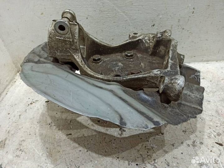 Кулак передний правый бмв