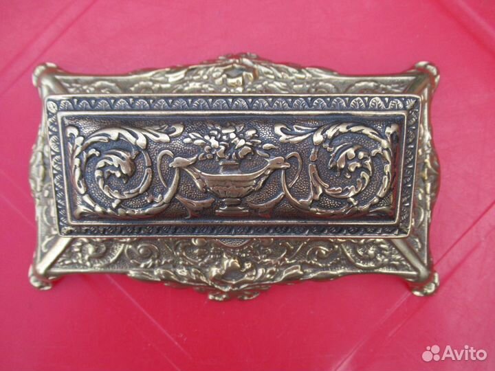 Шкатулка бронза