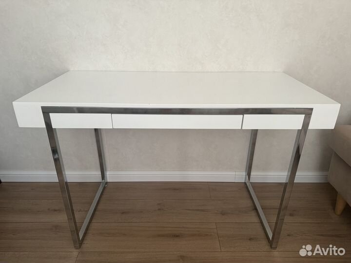 Стол-консоль письменный белый