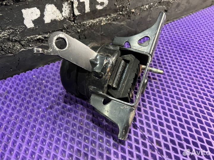 Подушка двигателя правая Toyota Ractis